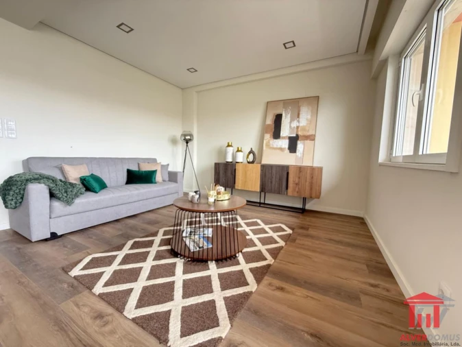 Apartamento T3 para Venda em Benfica Foto 2