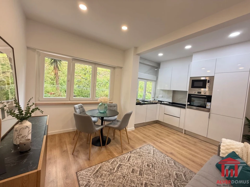 Apartamento T2 para Venda em Benfica Foto 2