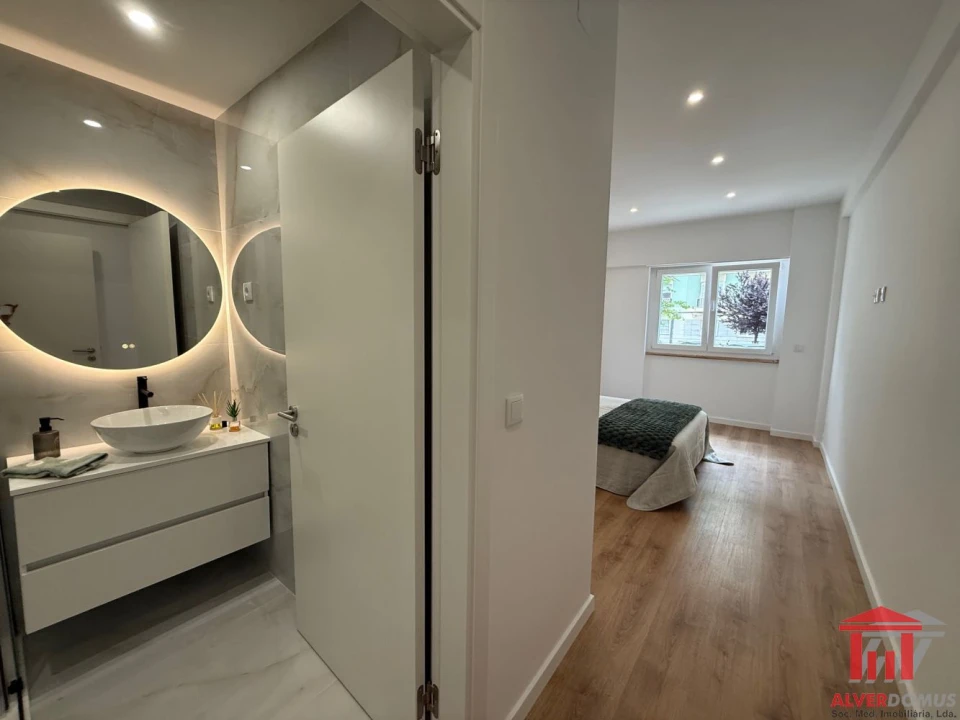 Apartamento T2 para Venda em Benfica Foto 15