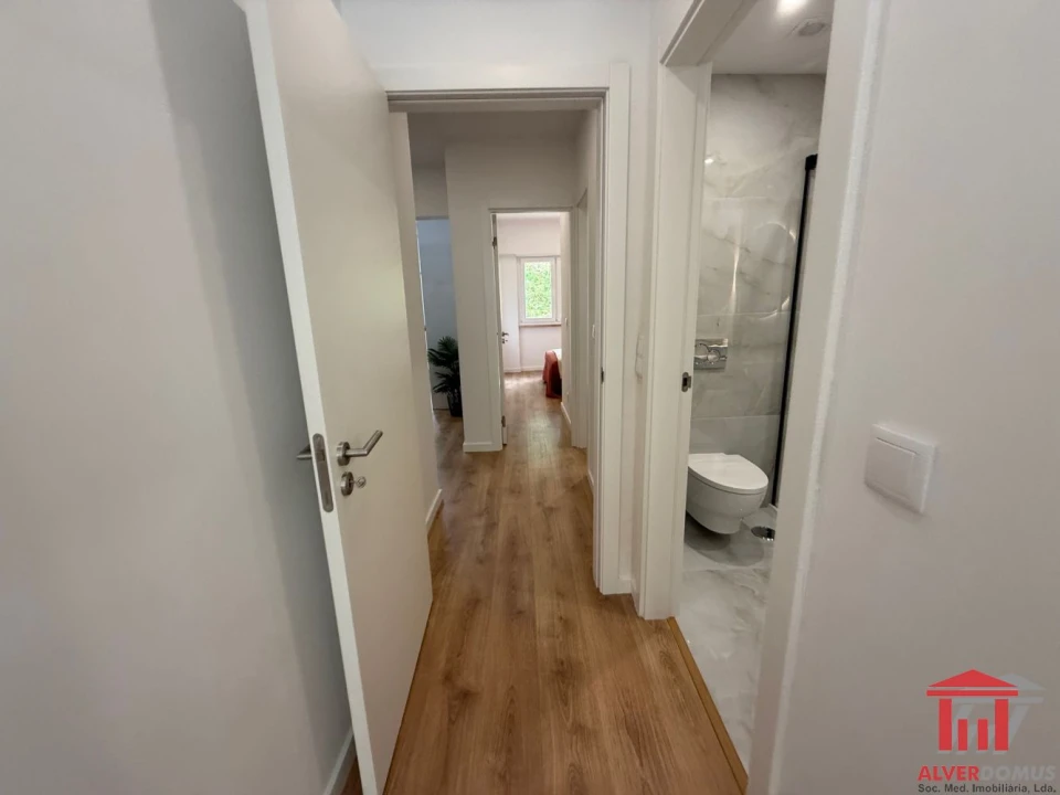 Apartamento T2 para Venda em Benfica Foto 6