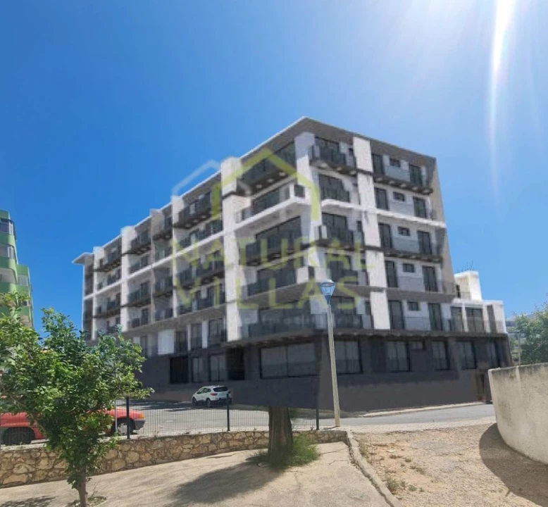 Terreno para Venda em Quarteira Foto 1