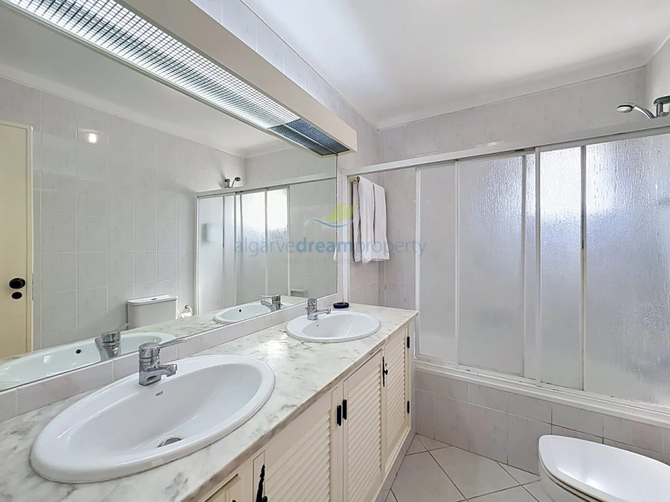 Moradia T3 para Venda em Albufeira e Olhos de Água Foto 11