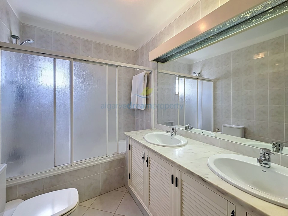 Moradia T3 para Venda em Albufeira e Olhos de Água Foto 12