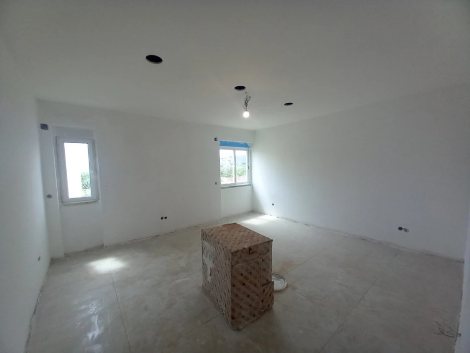 Apartamento T2 para Venda em Carregado e Cadafais Foto 10