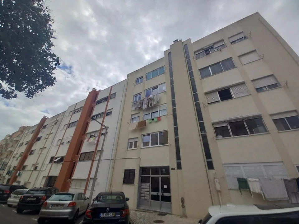 Apartamento T2 para Venda em Carregado e Cadafais Foto 26