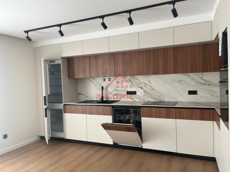 Apartamento T1 para Arrendamento em Santa Maria, São Pedro e Matacães Foto 12