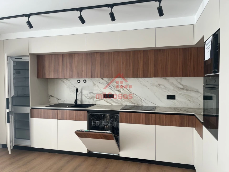 Apartamento T1 para Arrendamento em Santa Maria, São Pedro e Matacães Foto 13