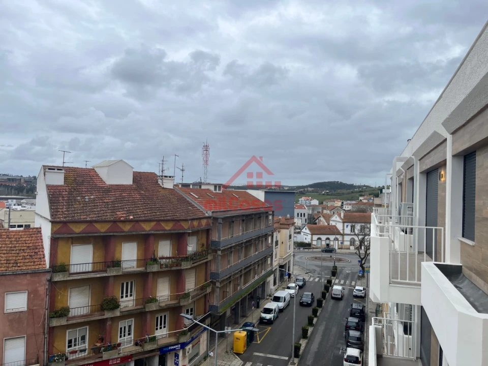Apartamento T1 para Arrendamento em Santa Maria, São Pedro e Matacães Foto 25