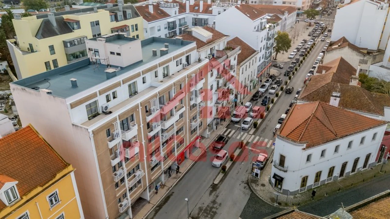 Apartamento T1 para Arrendamento em Santa Maria, São Pedro e Matacães Foto 26