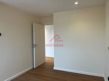 Apartamento T1 para Arrendamento em Santa Maria, São Pedro e Matacães