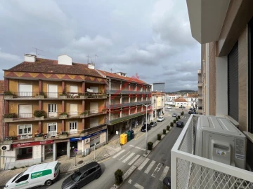 Apartamento T1 para Arrendamento em Santa Maria, São Pedro e Matacães