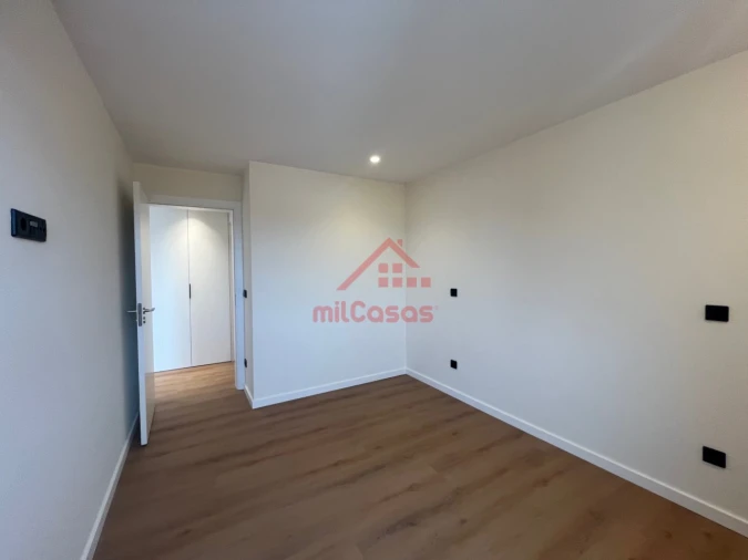 Apartamento T1 para Arrendamento em Santa Maria, São Pedro e Matacães Foto 16