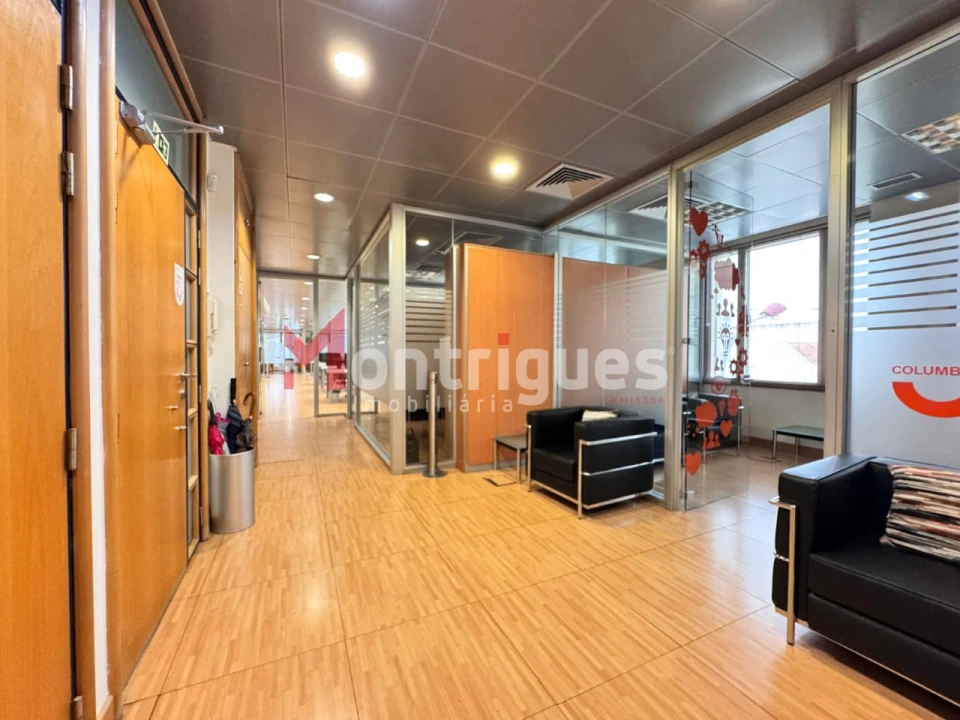 Escritório para Arrendamento em Alvalade Foto 4