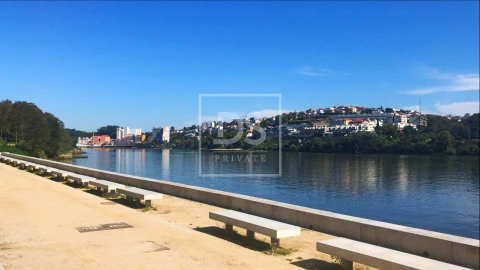 Terreno para Venda em Oliveira do Douro