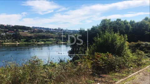 Terreno para Venda em Oliveira do Douro