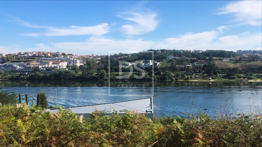 Terreno para Venda em Oliveira do Douro Foto 10