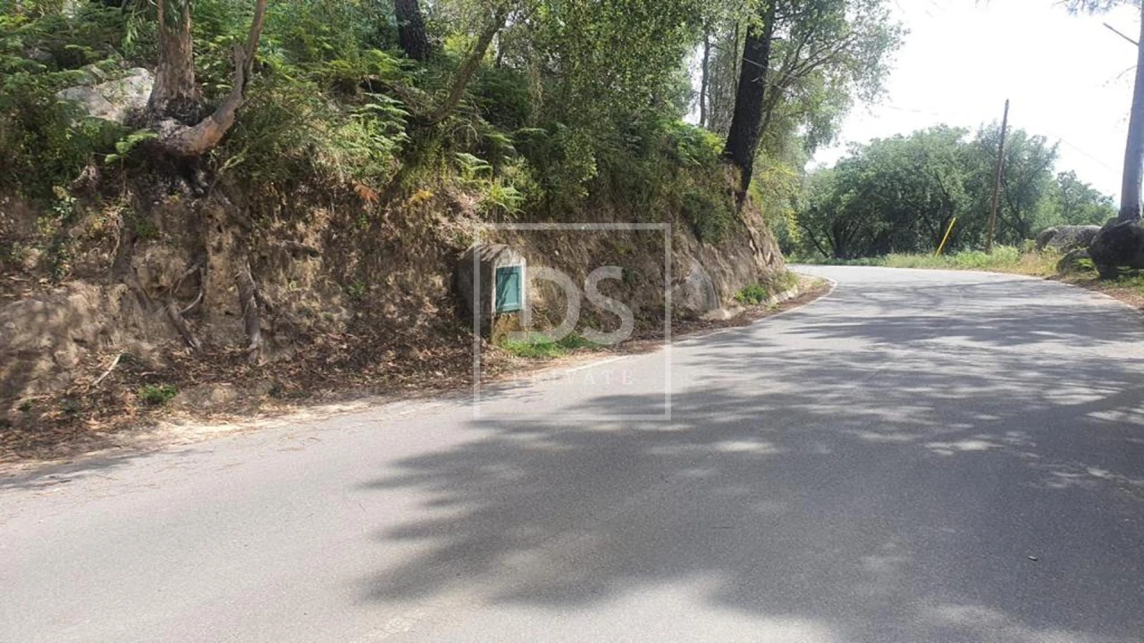 Terreno para Venda em Monchique Foto 1
