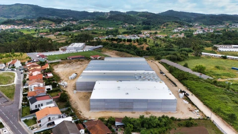 Armazém para Venda em Briteiros Santo Estêvão e Donim