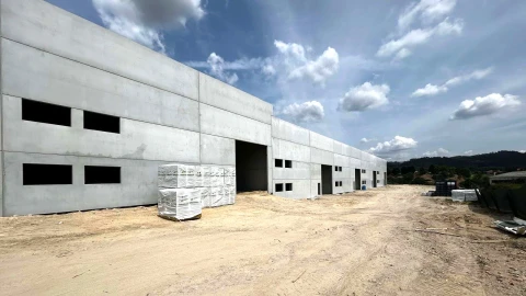 Armazém para Venda em Briteiros Santo Estêvão e Donim