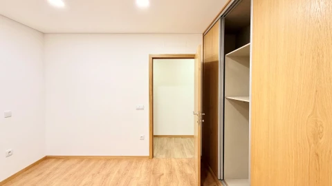 Moradia T3 para Venda em Oliveira (Santa Maria)