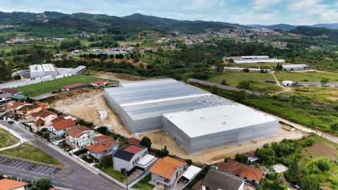 Armazém para Venda em Briteiros Santo Estêvão e Donim