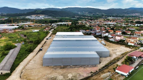 Armazém para Venda em Briteiros Santo Estêvão e Donim