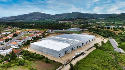 Armazém para Venda em Briteiros Santo Estêvão e Donim