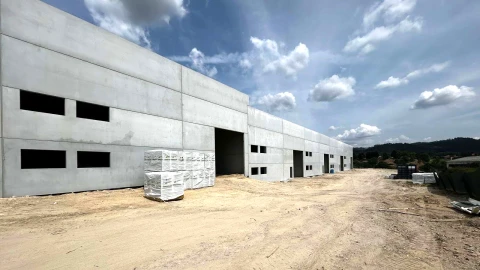 Armazém para Venda em Briteiros Santo Estêvão e Donim