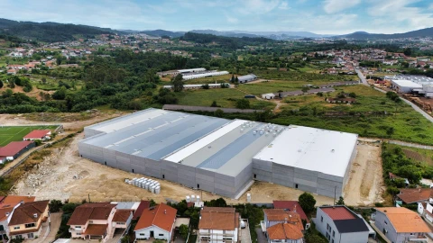 Armazém para Venda em Briteiros Santo Estêvão e Donim