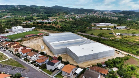 Armazém para Arrendamento em Briteiros Santo Estêvão e Donim