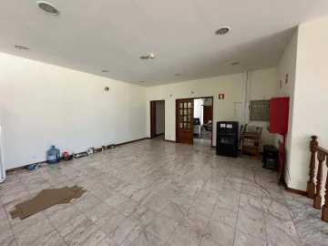 Armazém para Venda em Grijó e Sermonde