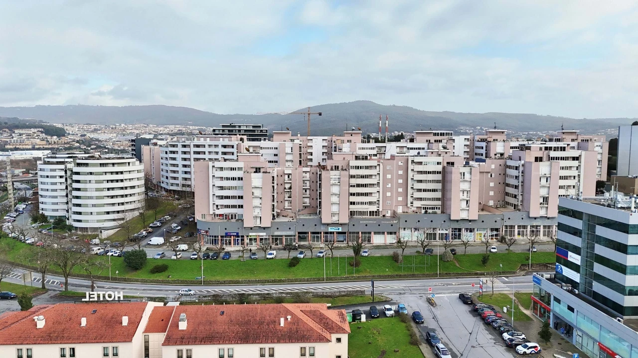 Apartamento T4 para Venda em Ferreiros e Gondizalves Foto 36