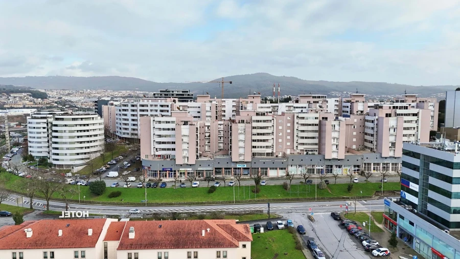 Apartamento T4 para Venda em Ferreiros e Gondizalves Foto 36