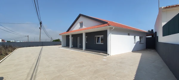 Moradia T4 para Venda em Atouguia da Baleia