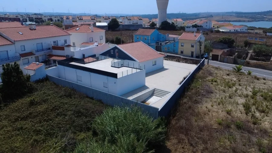 Moradia T4 para Venda em Atouguia da Baleia Foto 12