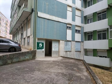 Loja para Arrendamento em Agualva e Mira-Sintra
