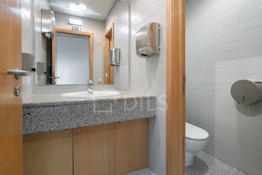 Escritório para Arrendamento em Campo de Ourique Foto 13