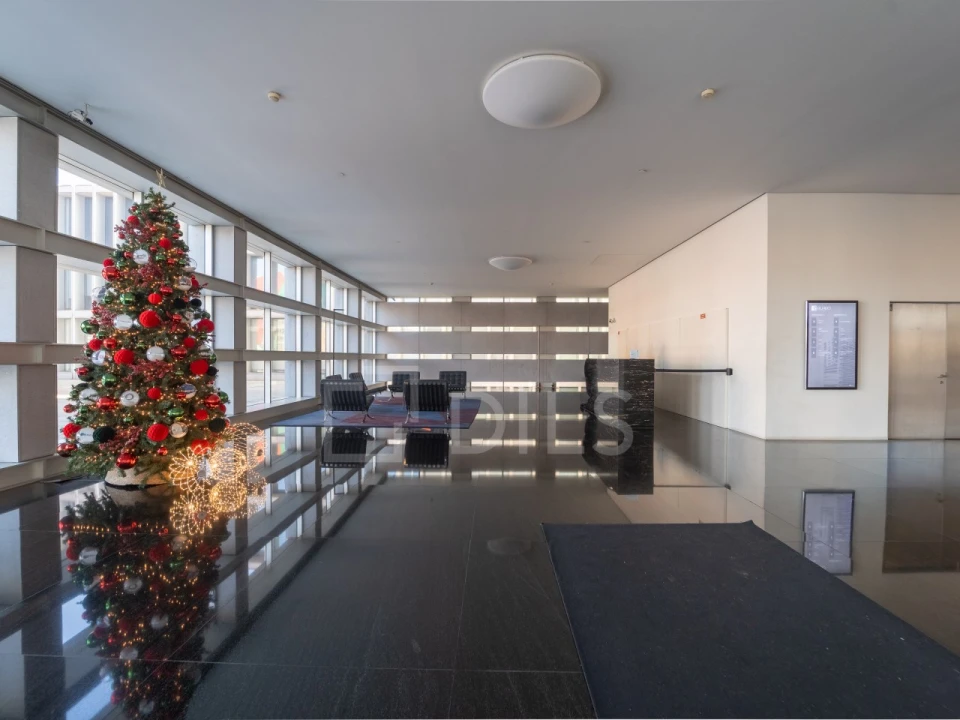 Escritório para Arrendamento em Lordelo do Ouro e Massarelos Foto 14