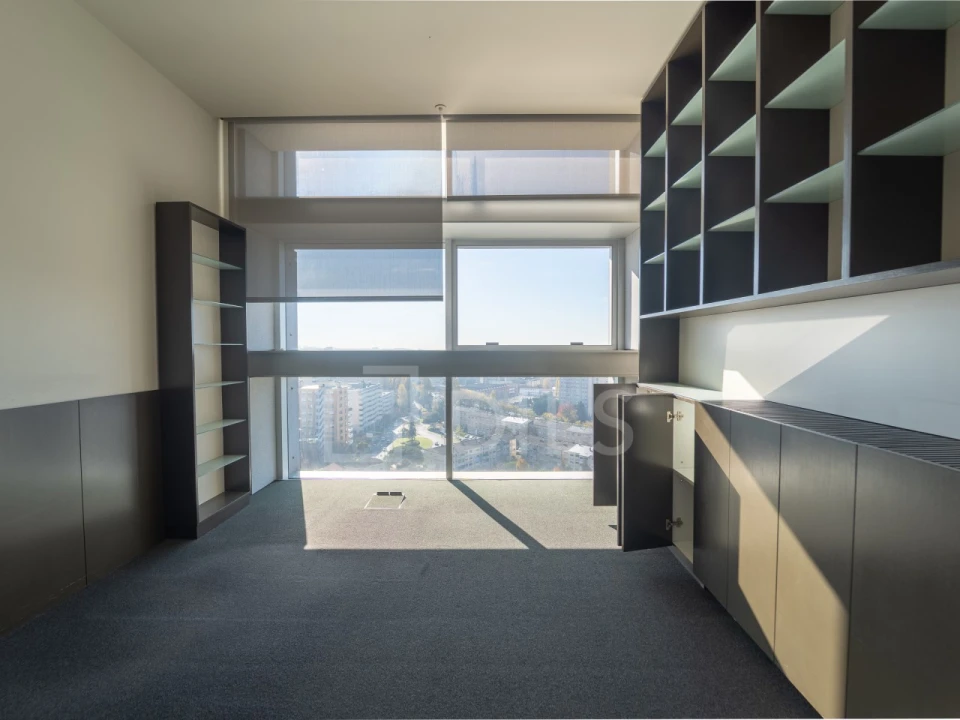 Escritório para Arrendamento em Lordelo do Ouro e Massarelos Foto 7