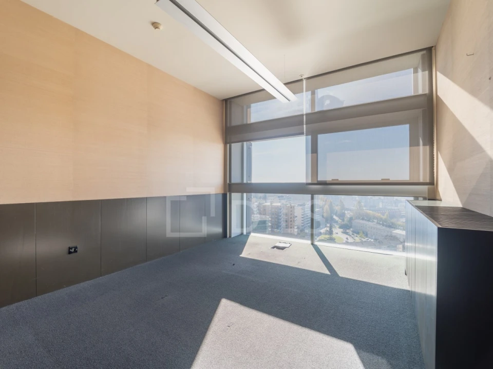 Escritório para Arrendamento em Lordelo do Ouro e Massarelos Foto 8