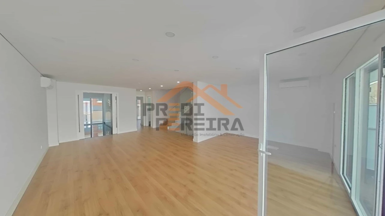 Moradia T4 para Venda em Ramada e Caneças Foto 6