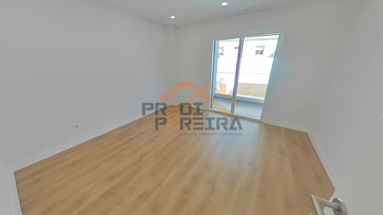 Moradia T4 para Venda em Ramada e Caneças Foto 17