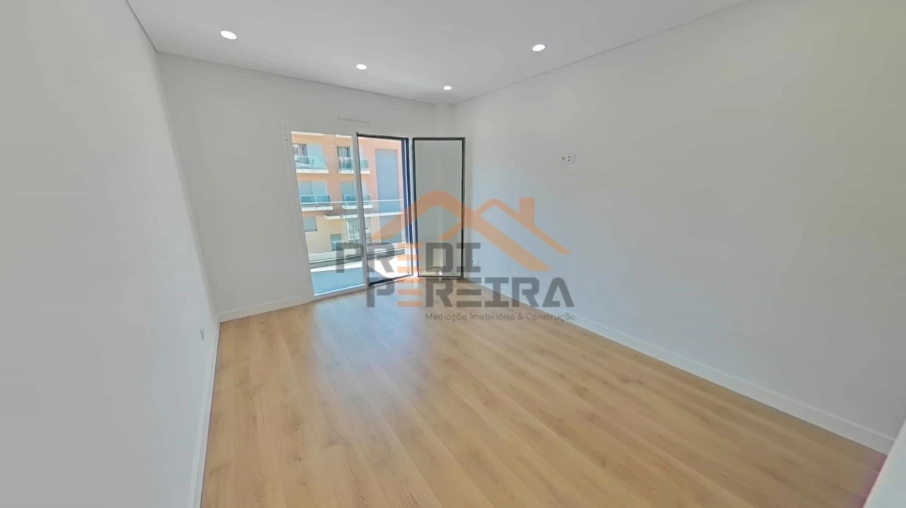 Moradia T4 para Venda em Ramada e Caneças Foto 27