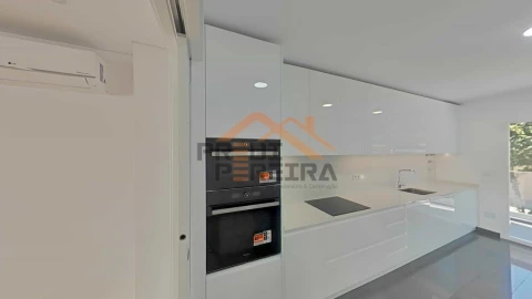 Moradia T4 para Venda em Ramada e Caneças