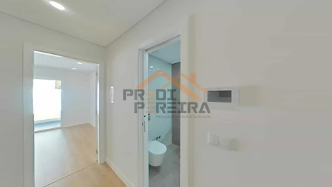 Moradia T4 para Venda em Ramada e Caneças