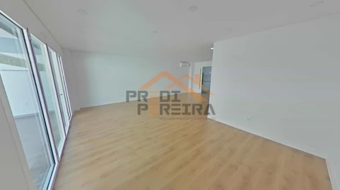 Moradia T4 para Venda em Ramada e Caneças