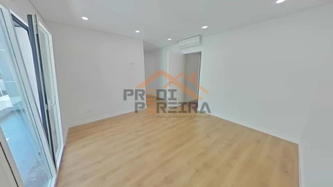 Moradia T4 para Venda em Ramada e Caneças