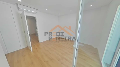 Moradia T4 para Venda em Ramada e Caneças