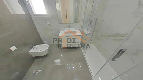 Moradia T4 para Venda em Ramada e Caneças