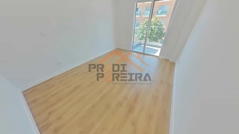 Moradia T4 para Venda em Ramada e Caneças